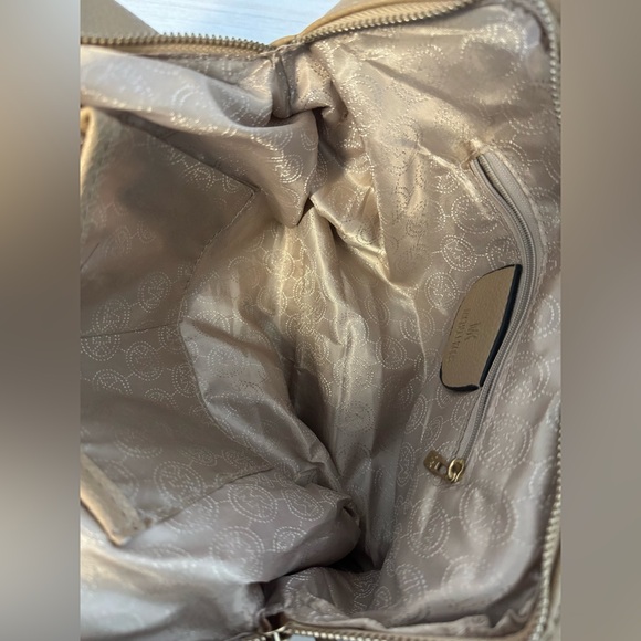 🔥Michael Kors Tan Leather Shoulder Bag for Spring with 3 Compartments - Picture 8 of 10